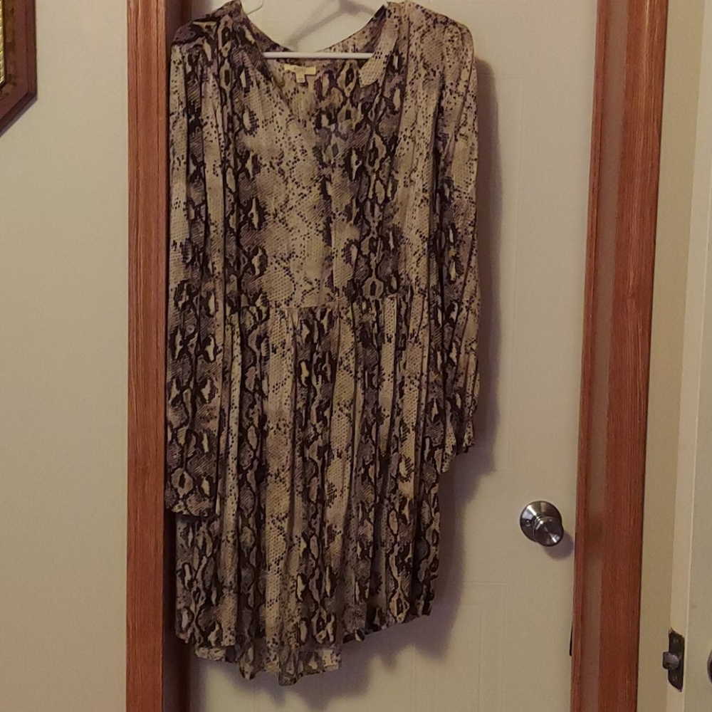Dress - Picture 2 of 2